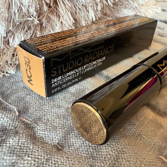 MAC Studio Radiance 24hr Luminous Lift Concealer NC30 - New in Box - Picture 4 of 6
